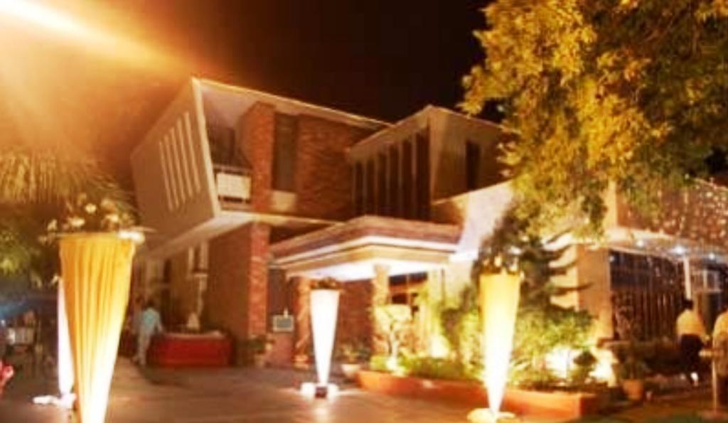 Hotel Kings Retreat Patiāla Zewnętrze zdjęcie